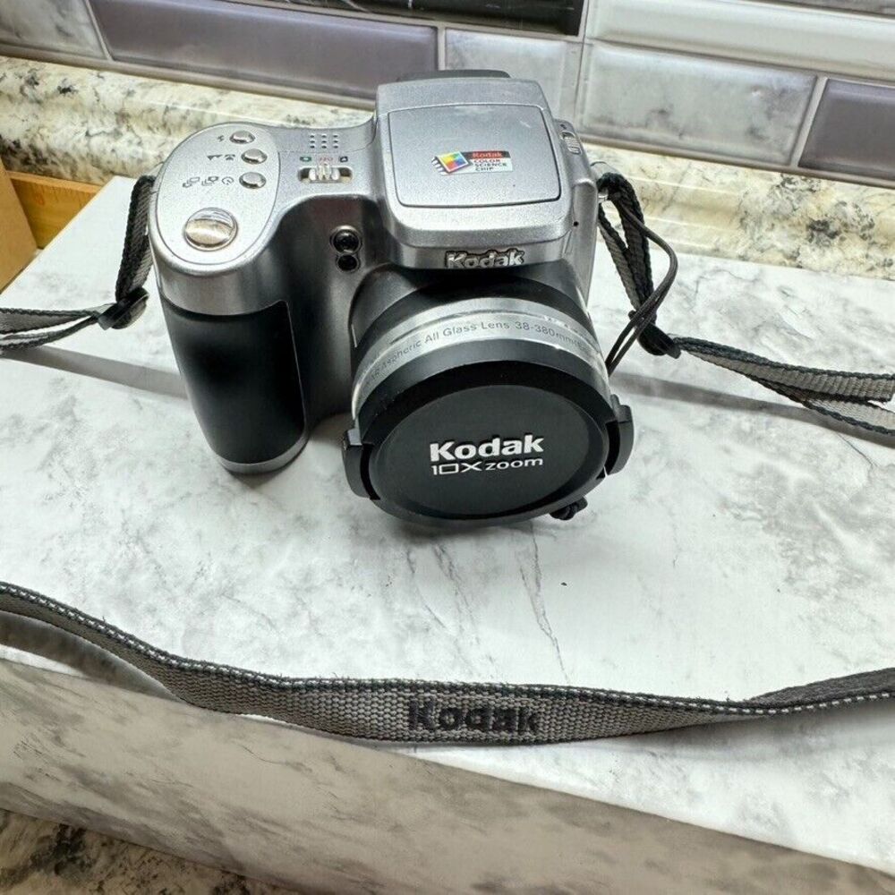 Kodak EasyShare Z740 5.0MP 10x Zoom Silver Digital Camera - TESTED WORKING